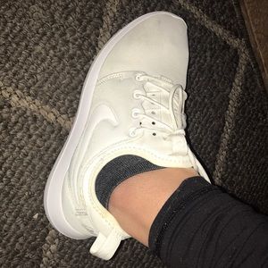 Nike Roshes Women’s